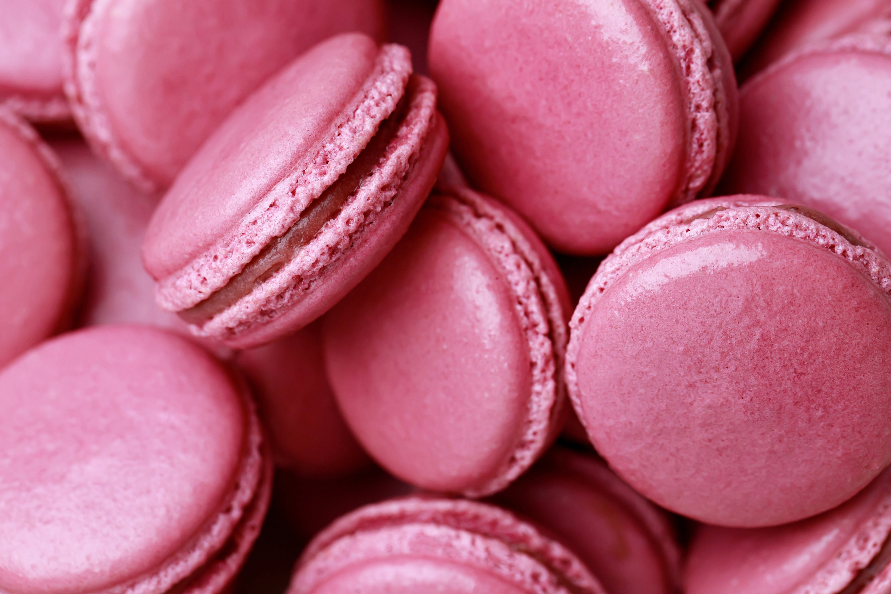 Sweet Strawberry Macarons 