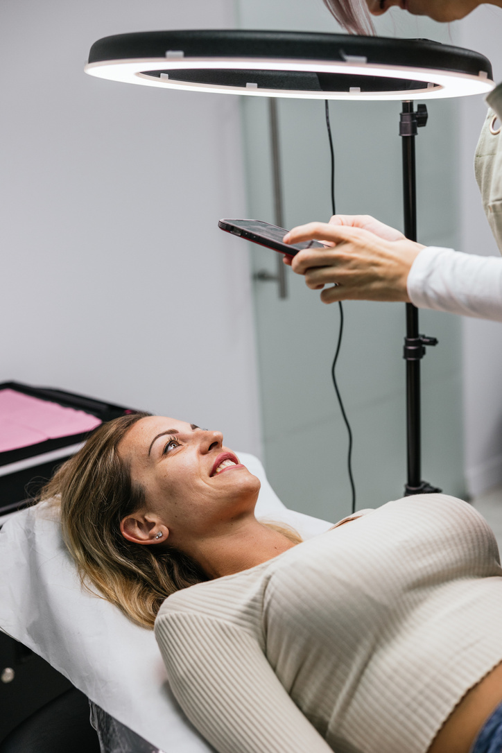 Lip micropigmentation procedure documented for social media